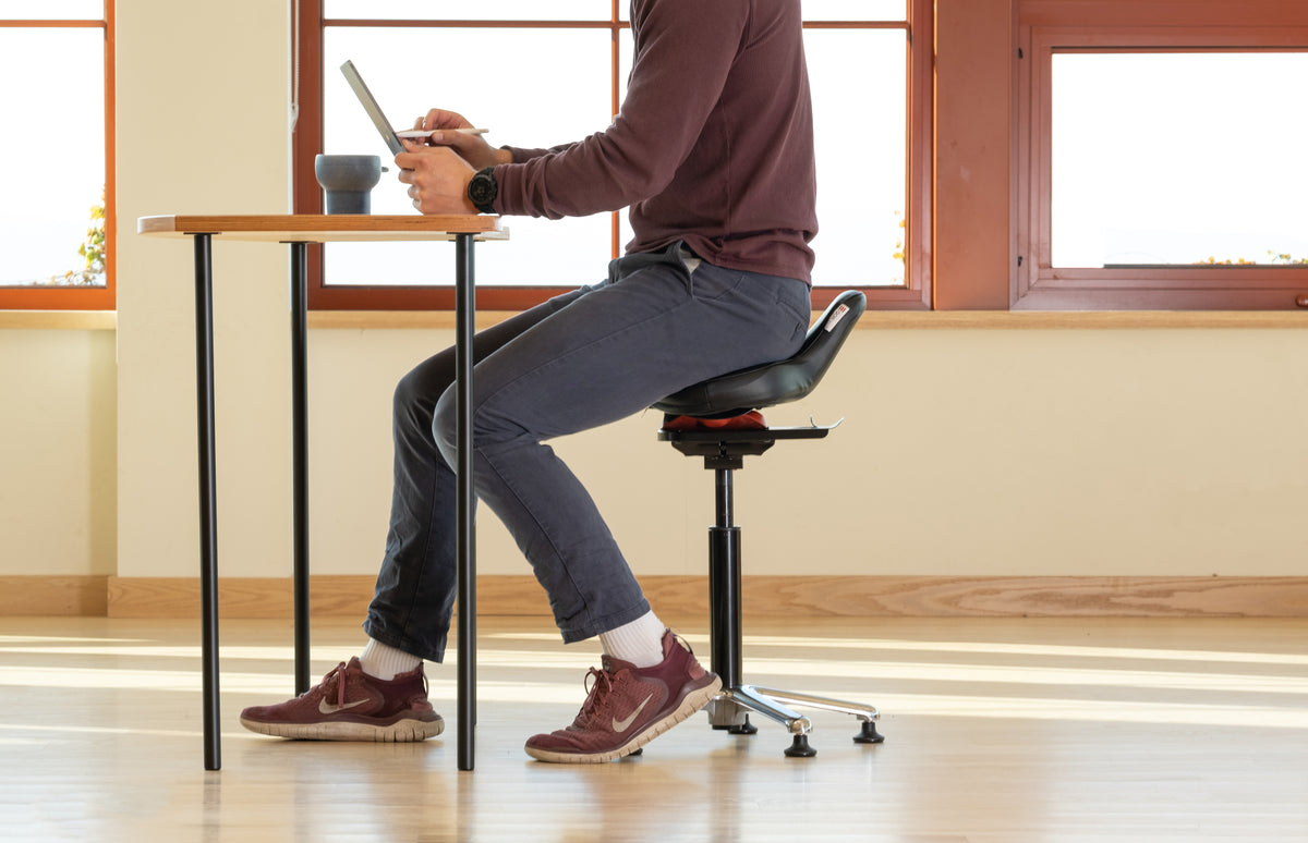 Black Ariel 2.0 active sitting posture